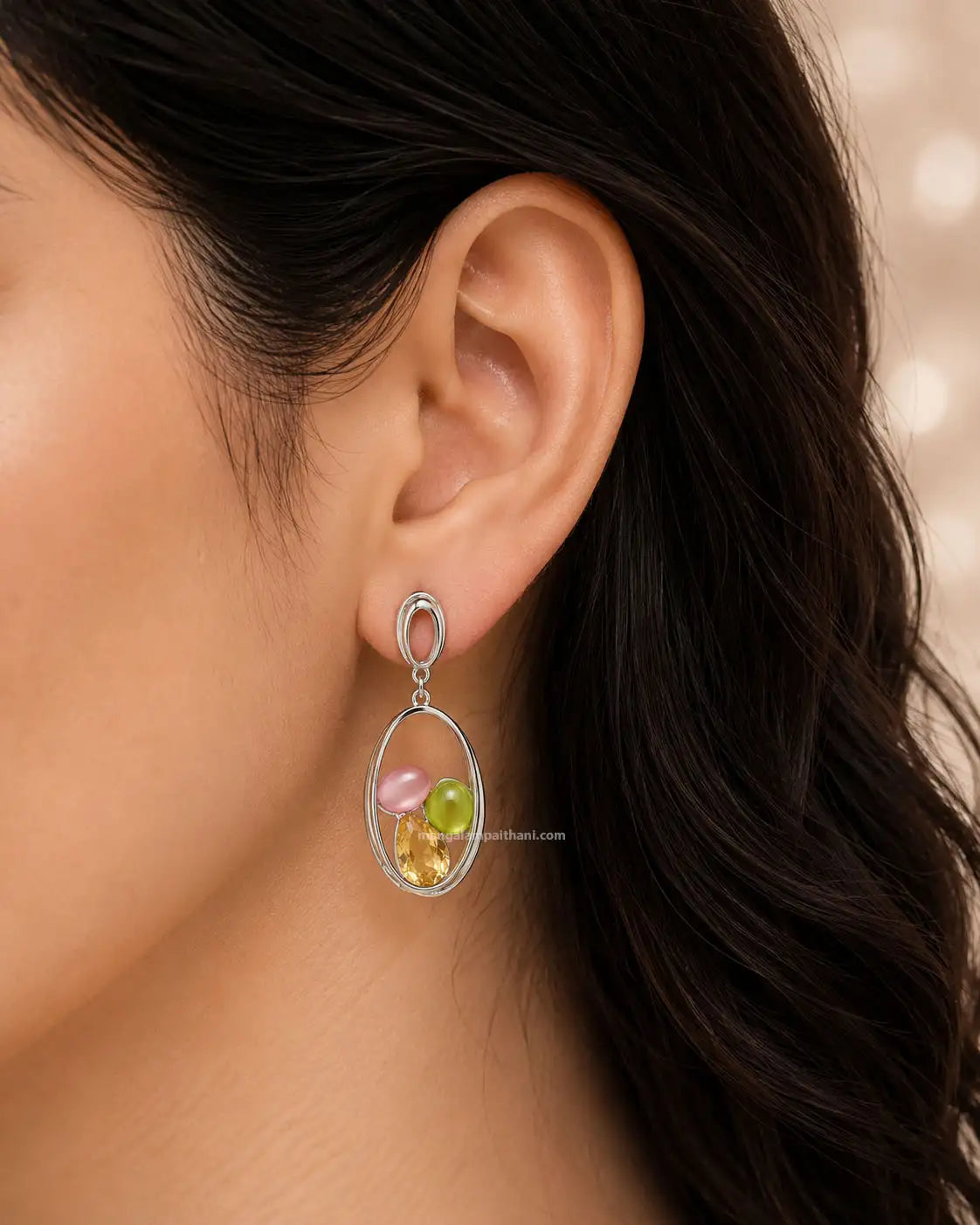 Trendy oval shape fashion earrings