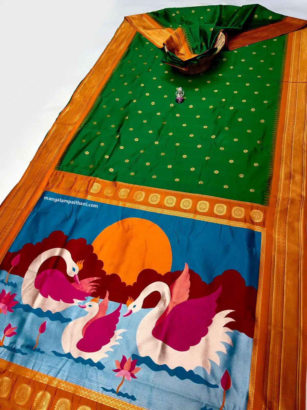Saree with swan design
