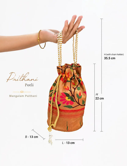 Traditional handbag for women